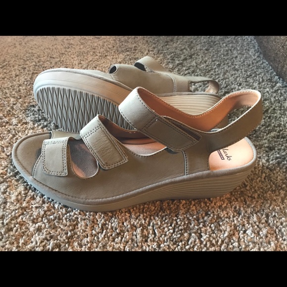 Clarks Collection Soft Cushion Light Grey Sandal - Picture 5 of 8